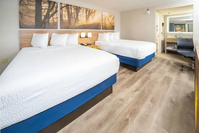 غرفة بسريرين كوين للمدخنين، Days Inn by Wyndham Atlanta Stone Mountain 1/6