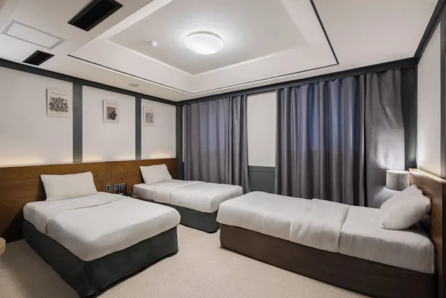 غرفة ثلاثية بثلاثة أسرّة، Insadong Crown Hotel 4/10