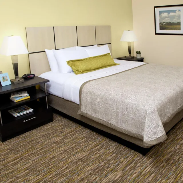 غرفة بسرير كينج لذوي الإعاقة، Candlewood Suites COTULLA 2/8