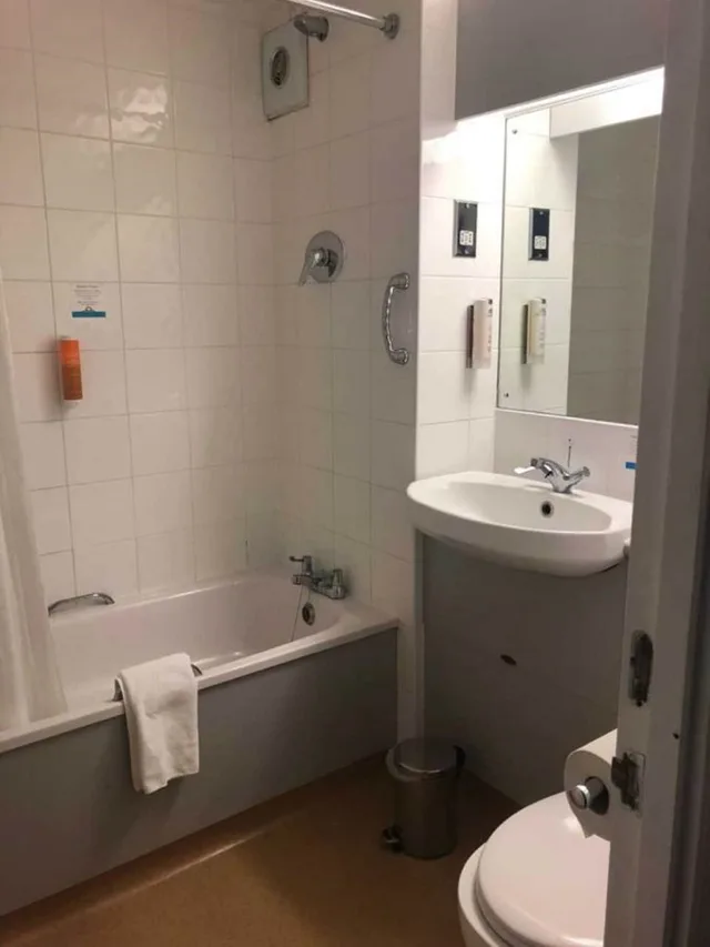 غرفة عائلية بسرير مزدوج مع أريكة، Days Inn by Wyndham Fleet M3 4/4