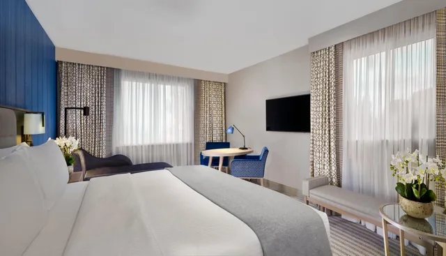 Superior, Double Bed, Pendley Manor 3/10