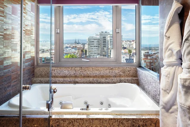 The Level, Junior Suite, King Bed, Panoramic View، Melia Madrid Princesa Hotel 7/10