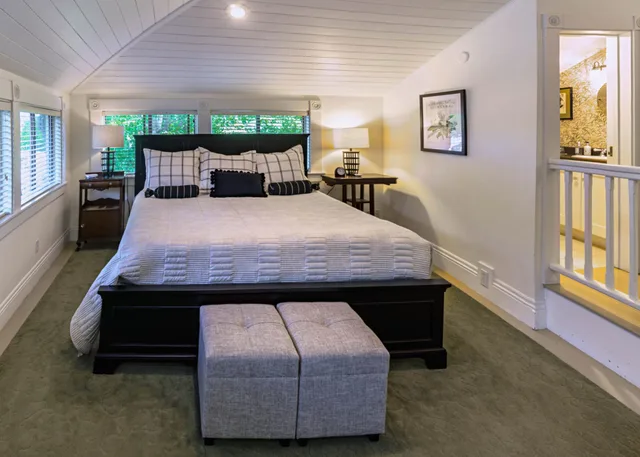 غرفة بسرير كينج بشرفة مع أريكة، Mccall House Bed And Breakfast 1/5