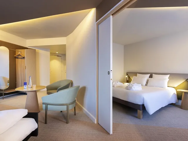 جناح عائلي بسرير مزدوج مع أريكة، Novotel Paris Orly Rungis 2/10
