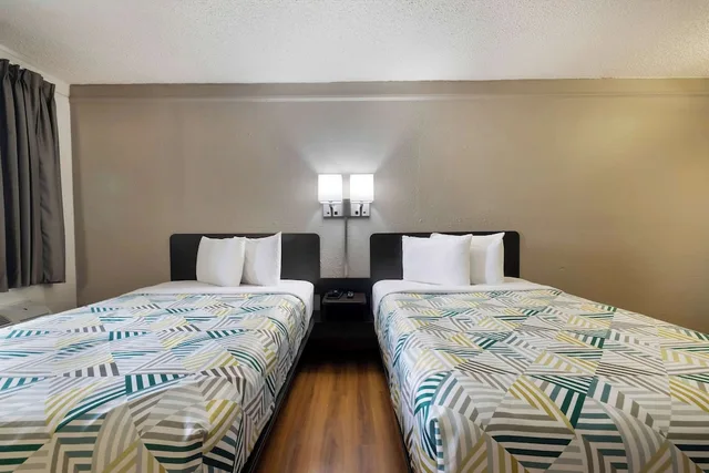 Deluxe, 3 Double Beds, Motel6 Beaumont, TX 1/4