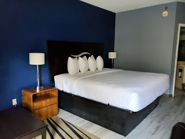 غرفة قياسية بسرير كينج، Baymont by Wyndham London KY 4/10