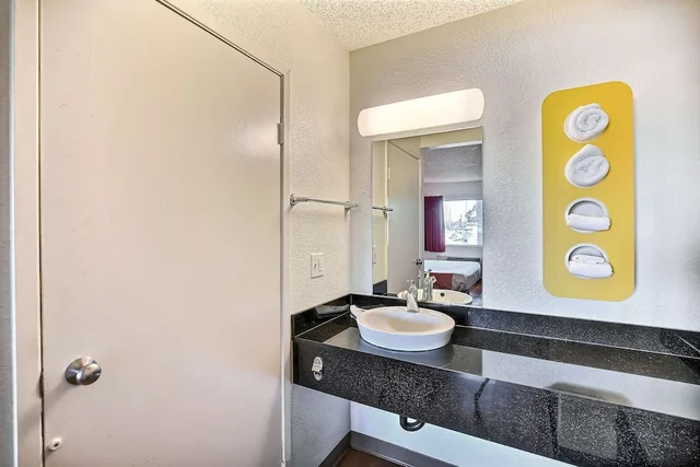 غرفة قياسية بسريرين كوين، Motel6 Oakland, CA - Embarcadero 5/8