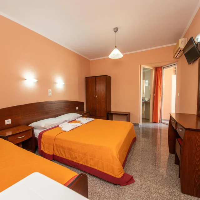 غرفة ثلاثية بإطلالة على البحر، Kalias Hotel 5/10