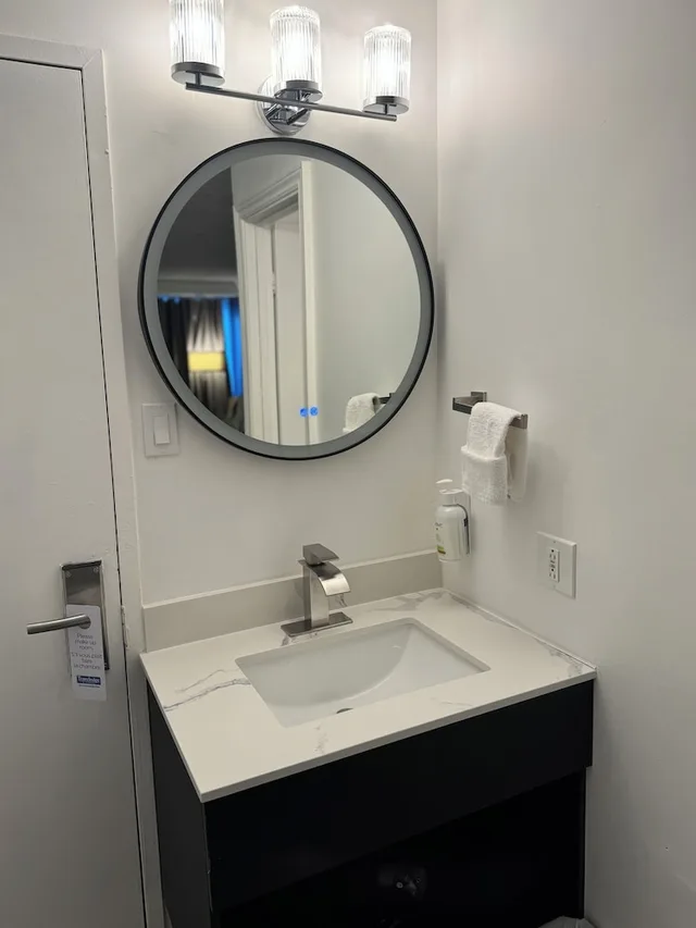 غرفة بسريرين كينج، Travelodge by Wyndham Drummondville 7/7