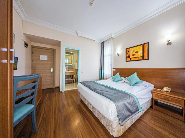 Standard, Twin Beds, Triana Hotel 2/9