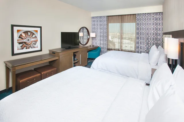 غرفة بسريرين كوين لذوي الإعاقة، Hampton Inn Suites Lax el Segundo 3/6