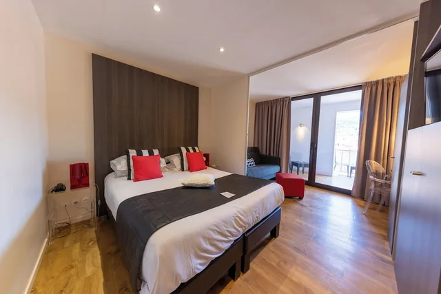 Junior Suite, Queen Bed, Sofa, Balcony or Terrace، Hotel Madeloc 5/10