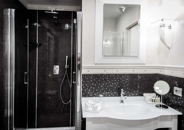 Junior Suite, King Bed, 2 Bathrooms, Best Western Premier Milano Palace Hotel 6/8
