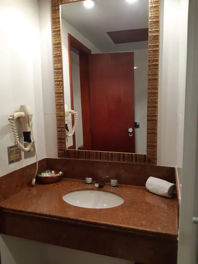 Room, Twin Beds, Oceano Copacabana 3/3