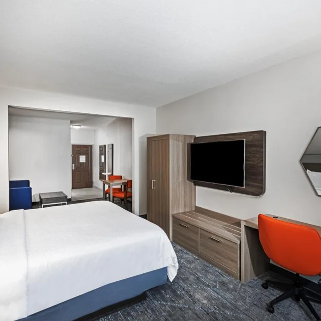 جناح بسرير كينج مع أريكة، Holiday Inn Express & Suites Houston Space Ctr - Clear Lake 6/8