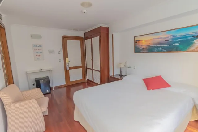 غرفة بسرير مزدوج بإطلالة على البحيرة، Nayade hotel 1/1