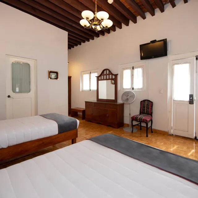 غرفة قياسية ثلاثية، Hotel Senorial 4/6