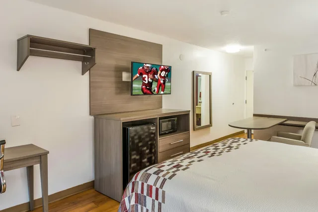 غرفة سوبيريور بسرير كينج، Red Roof Inn Rochester Airport 7/8