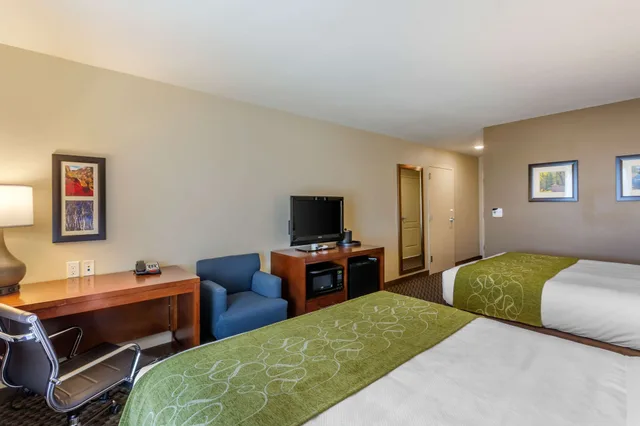 غرفة قياسية بسريرين كوين، Comfort Inn and Suites Logan Near University 5/7