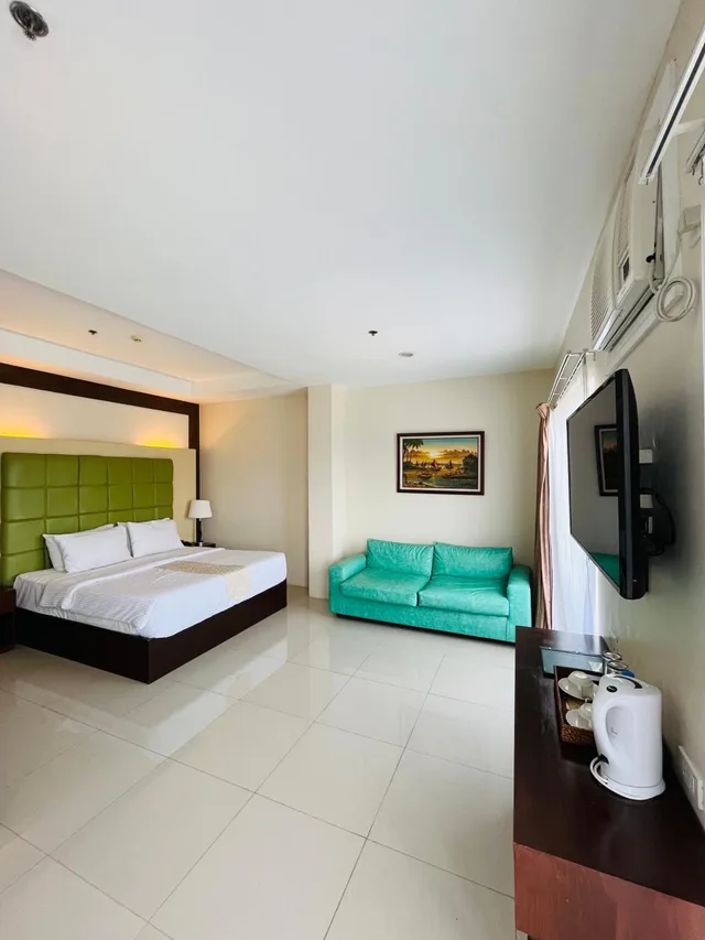 جناح تنفيذي، Sierra Hotel 3/10