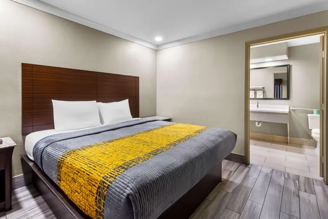 غرفة بسرير كينج لذوي الإعاقة، Americas Best Value Inn Houston Heights at I-45 4/8