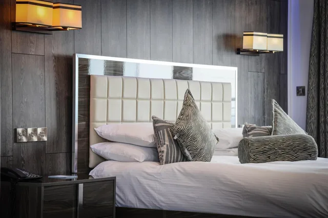 جناح بإطلالة على البحر بشرفة، The Cumberland Hotel - Oceana Collection 7/10