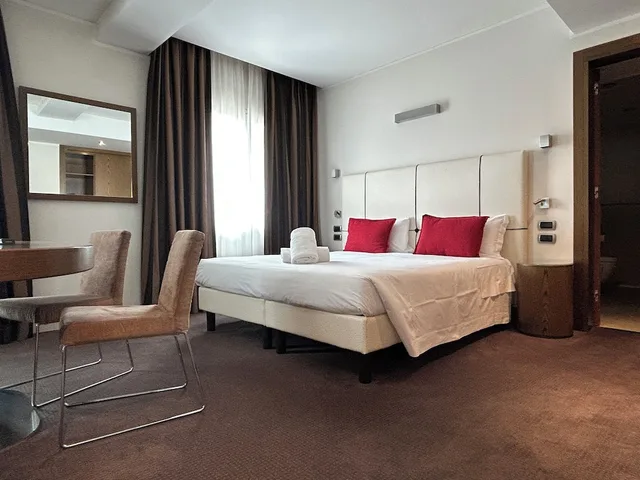 غرفة ديلوكس بسرير مزدوج مع أريكة، Hotel Plaza 2/6
