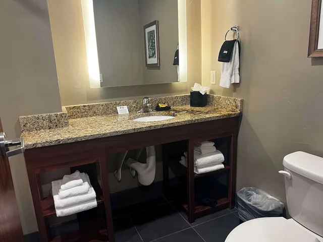 جناح كبير بسرير كينج بمطبخ صغير، Best Western Plus Landmark Hotel 3/4