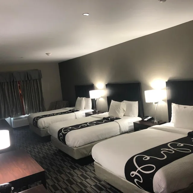 غرفة كلاسيكية ثلاثية، Catoosa Inn and Suites 2/8