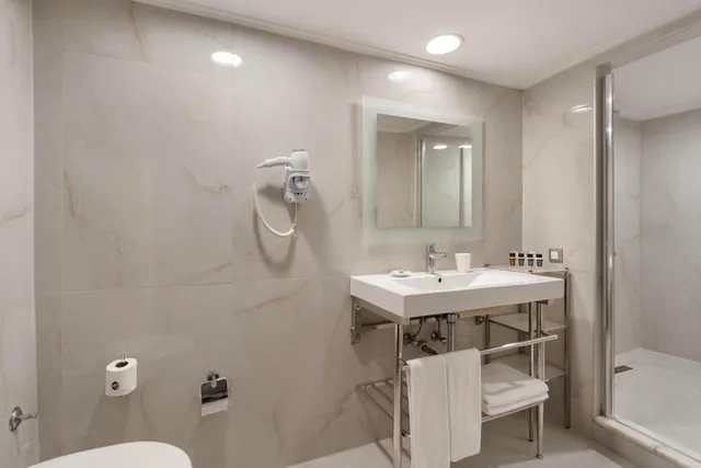 غرفة ديلوكس بسرير كوين بجاكوزي، Limak Lara De Luxe Hotel and Resort 4/8