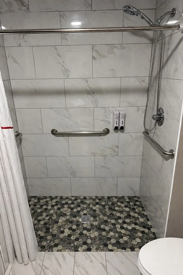 غرفة ديلوكس بسرير كينج لذوي الإعاقة، New Bedford Inn Suites 8/8