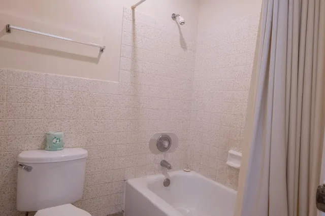 غرفة قياسية بسرير كوين للمدخنين، EZ 8 Motel Old Town 4/5