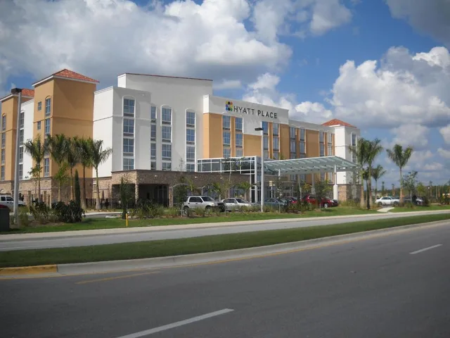 غرفة بسريرين كوين مع أريكة لذوي الإعاقة، Hyatt Place Fort Myers At the Forum 1/1