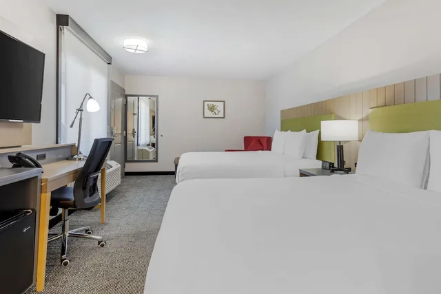 Room, 2 Queen Beds, Country Inn & Suites by Radisson, Vallejo Napa Valley, CA 7/9