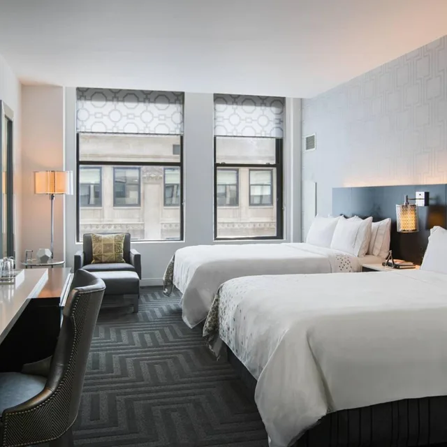 غرفة بسريرين كوين، Renaissance Cincinnati Downtown Hotel 2/6