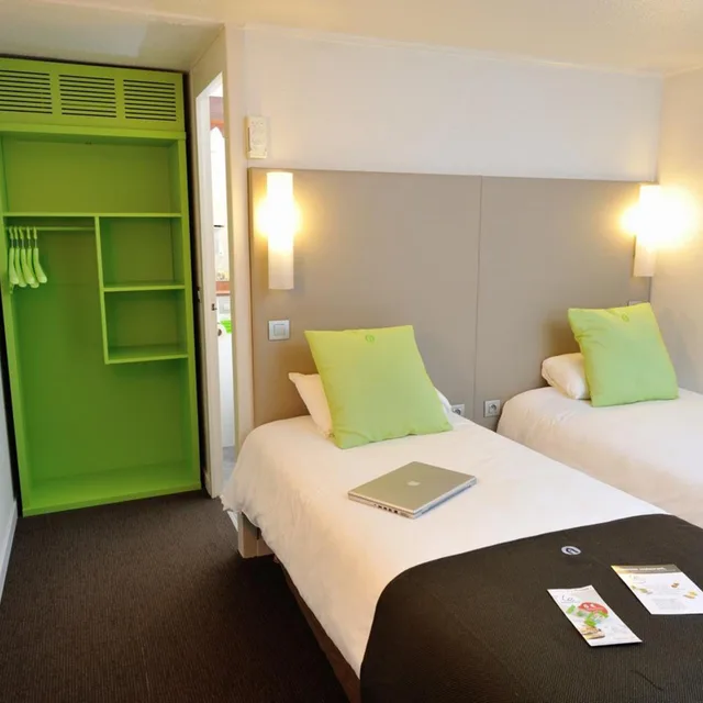 Room, Twin Beds, CAMPANILE BOURG EN BRESSE - VIRIAT 2/9