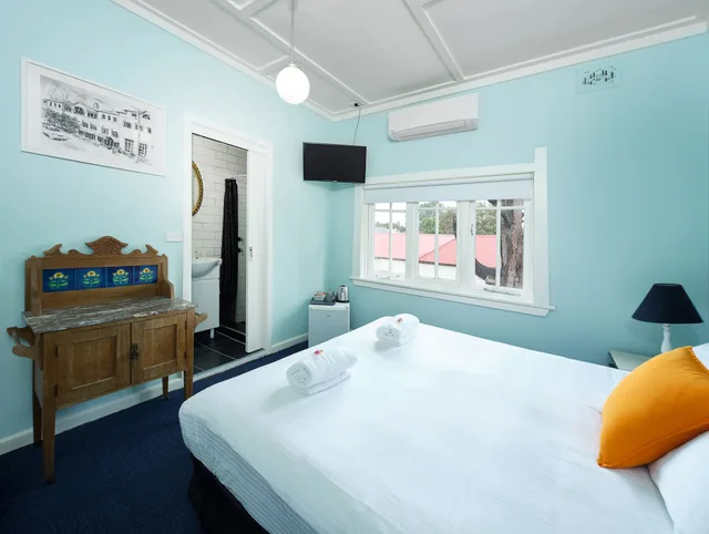 غرفة بسرير كوين، Hotel Blue and Cottages Katoomba 3/10