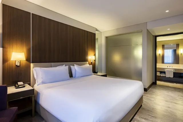 1 Bedroom, Executive, Suite, King Bed, Sofa, Courtyard By Marriott Bogota Airport 4/5