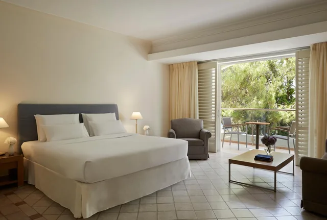 بنغل، Amus Hotel and Spa 1/2