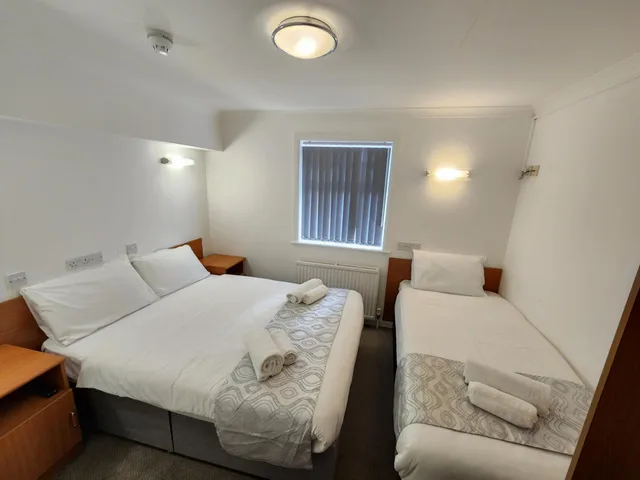 غرفة ثلاثية، Shepiston Lodge Heathrow 1/1