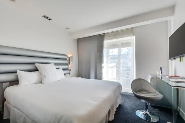 غرفة سوبيريور بسرير كوين، 1k Hotel 3/3