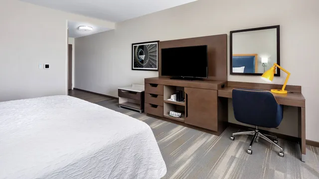 غرفة بسرير مزدوج بإطلالة لذوي الإعاقة، Hampton Inn and Suites San Diego Airport Liberty Station 3/4