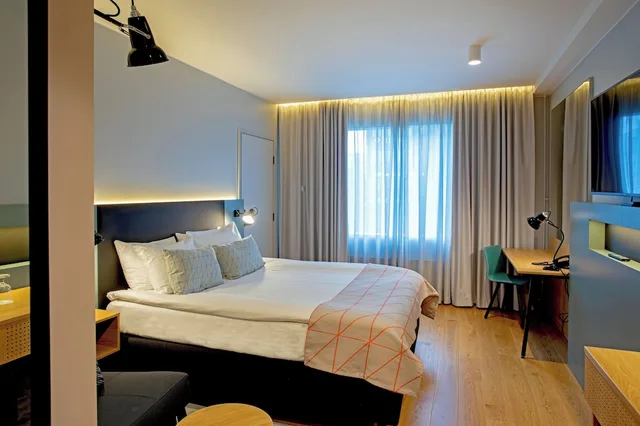 Standard, Queen Bed, Chair Bed، Holiday Inn Helsinki Expo Ex Holiday Inn Helsinki Exhibition Convention Centre 13/18