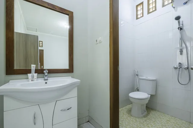 Deluxe, Twin Beds, OYO 2072 Wisma Teratai 4/4