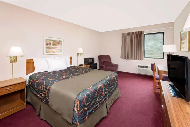 غرفة بسرير كوين لذوي الإعاقة، Days Inn By Wyndham Boonville 1/2