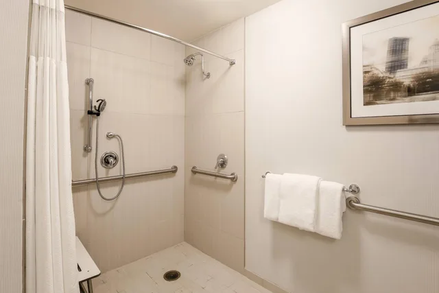 Room, Queen Bed, City View, Courtyard by Marriott Pittsburgh Downtown 7/8