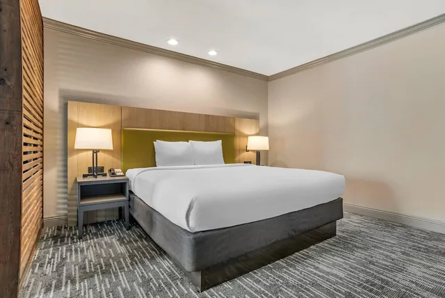 Suite, King Bed, Exterior Entrance، Country Inn Suites By Radisson Metairie New Orleans La 2/3