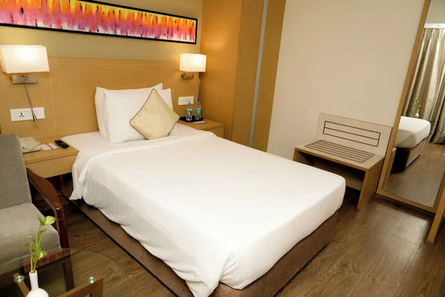 غرفة قياسية بسرير فردي، Rivera Sarovar Portico, Ahmedabad 2/5