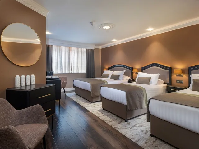 Deluxe, Quadruple, Cassidys Hotel 1/2