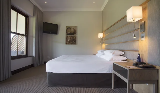 غرفة ديلوكس، Asara Wine Estate and Hotel 2/3
